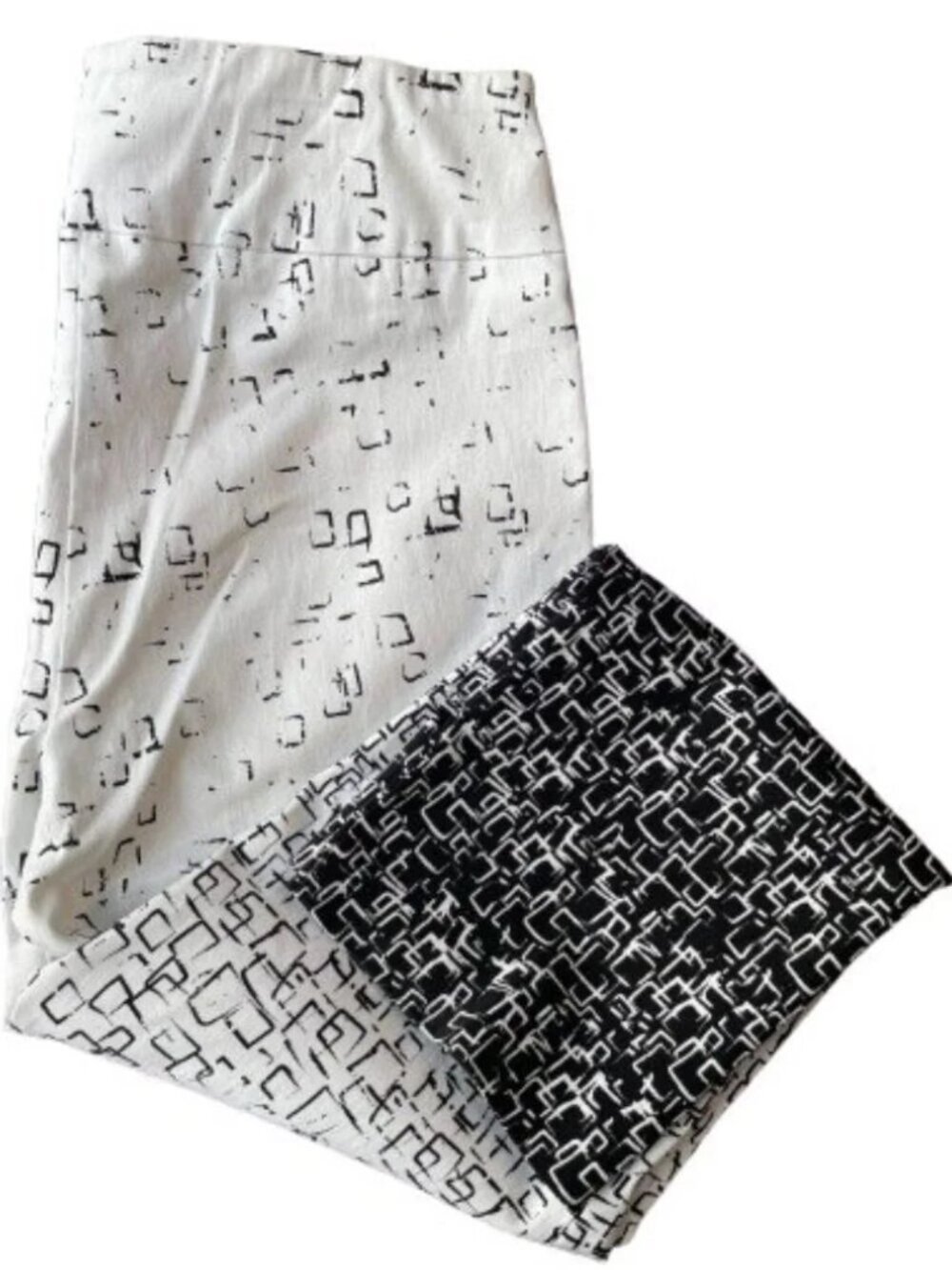 Lisette White Stretch Geometric Pattern Capri Pants